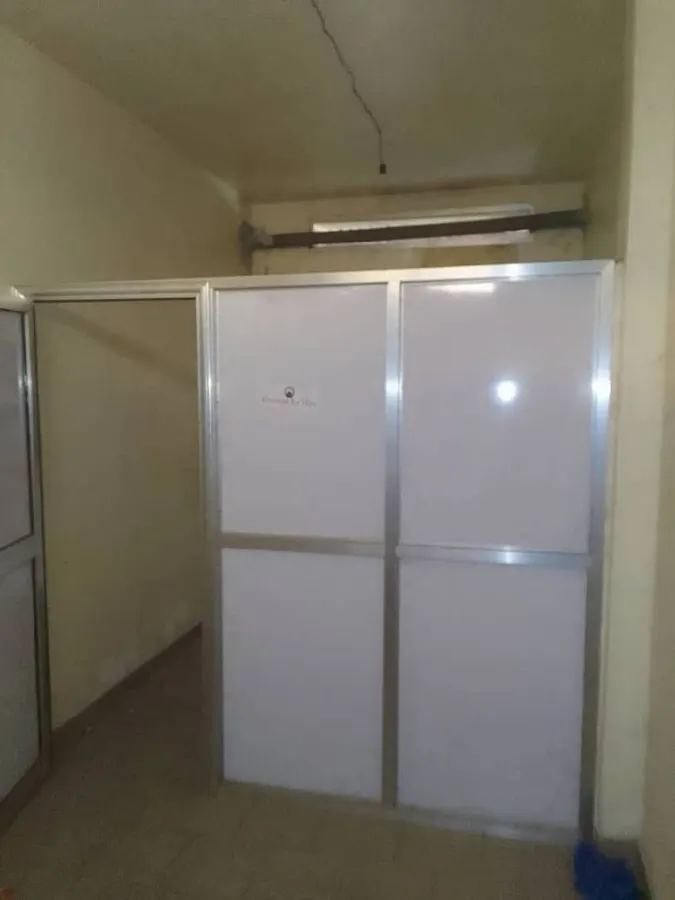 Boutique / magasin · Lambanyi, photo 2
