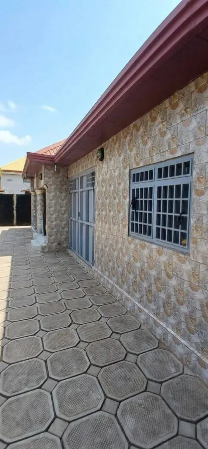 Maison / villa 3 ch. · Coyah, photo 2
